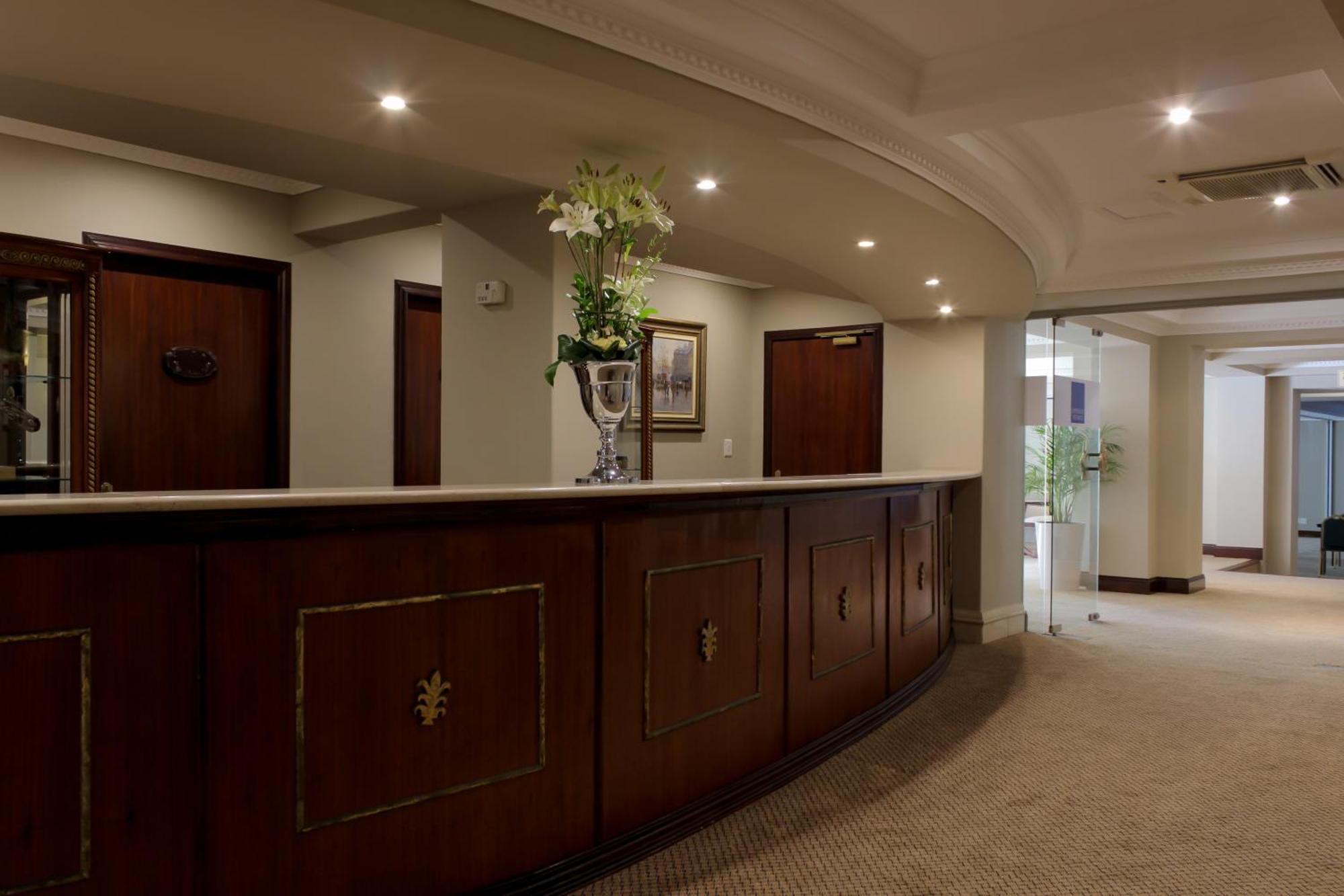 Hotel Le Vendome Κέιπ Τάουν Εξωτερικό φωτογραφία The interior of the hotel