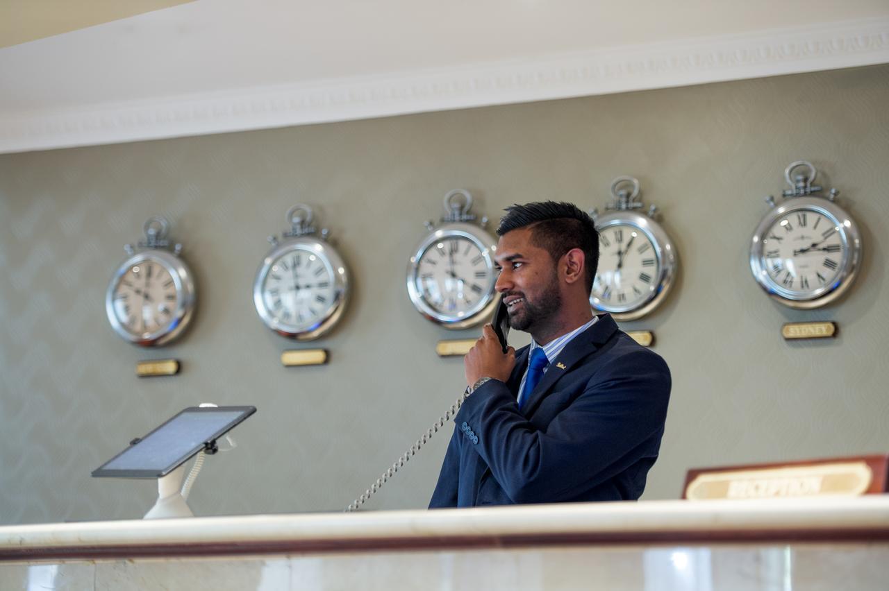 Hotel Le Vendome Κέιπ Τάουν Εξωτερικό φωτογραφία A hotel concierge